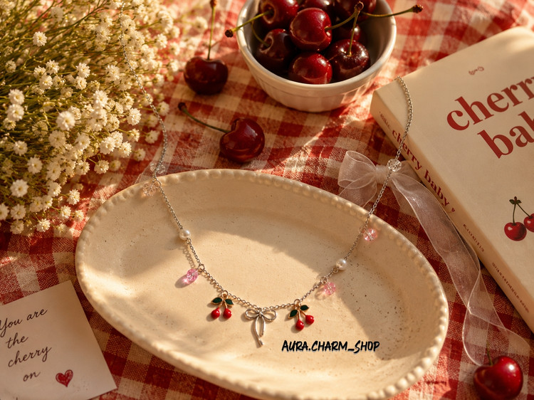 گردنبند مینیمال Cherry bliss سبک و شریک