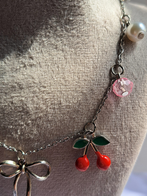 گردنبند مینیمال Cherry bliss سبک و شریک