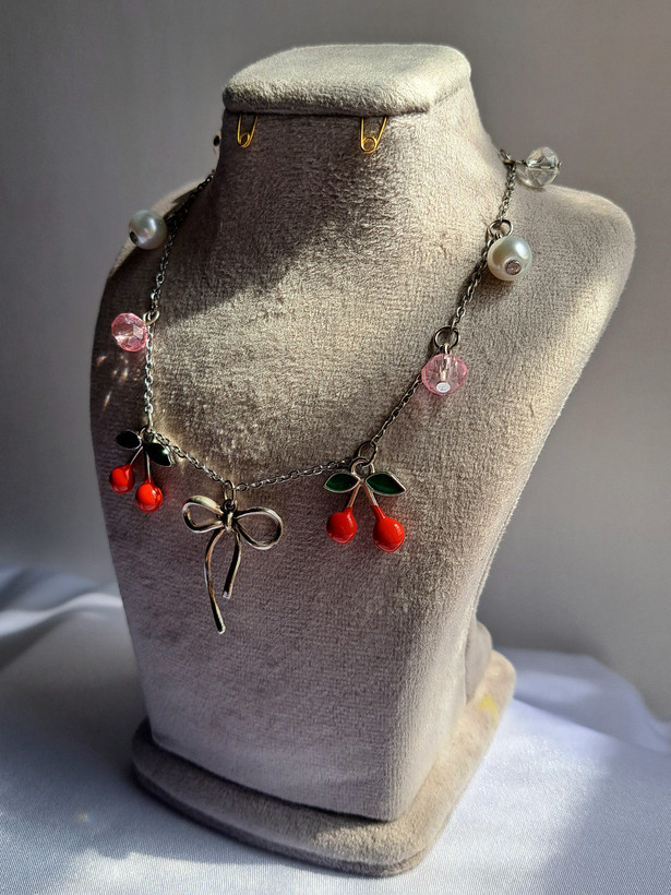 گردنبند مینیمال Cherry bliss سبک و شریک